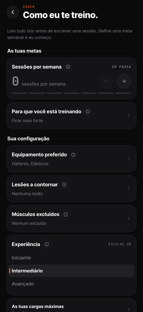 Tela do treinador no FullAthlete listando metas semanais, objetivo de treino, equipamentos preferidos, lesões e músculos excluídos